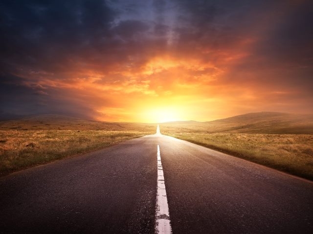 Road leading into a sunset, backing our concept that AI-augmented CX could be the new horizon for customer experience. 