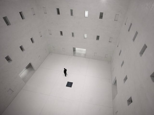 choosing between two exits in Stuttgart Library 