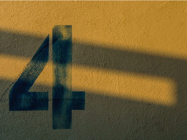 Illustration of the number 4.