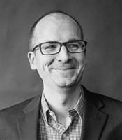 Daniel Lobring headshot
