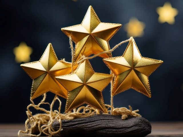 A golden trophy comprised of four gold stars symbolizing the Top 4 CX Certifications for Marketers. 