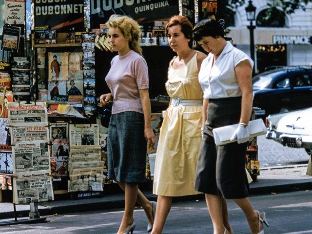 Three women walk by a news stand. We catch you up on the latest in customer experience news.