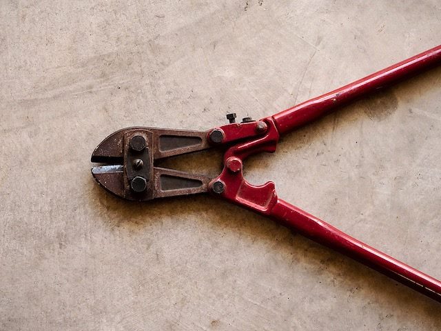 bolt cutters
