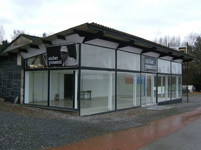 empty showroom