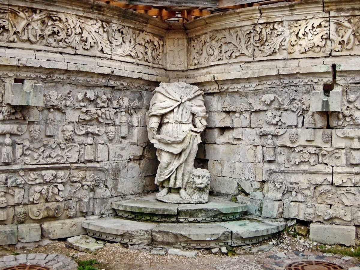 cmswire.com - Pierre DeBois - Headless CMS Grows Up: From Architecture Choice to Content Infrastructure