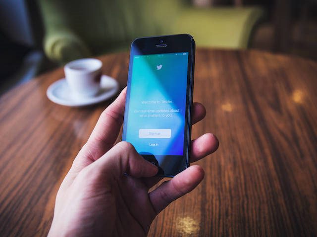 Twitter log in screen