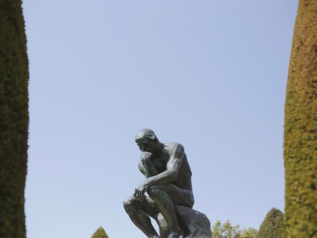 sculpture of the thinker