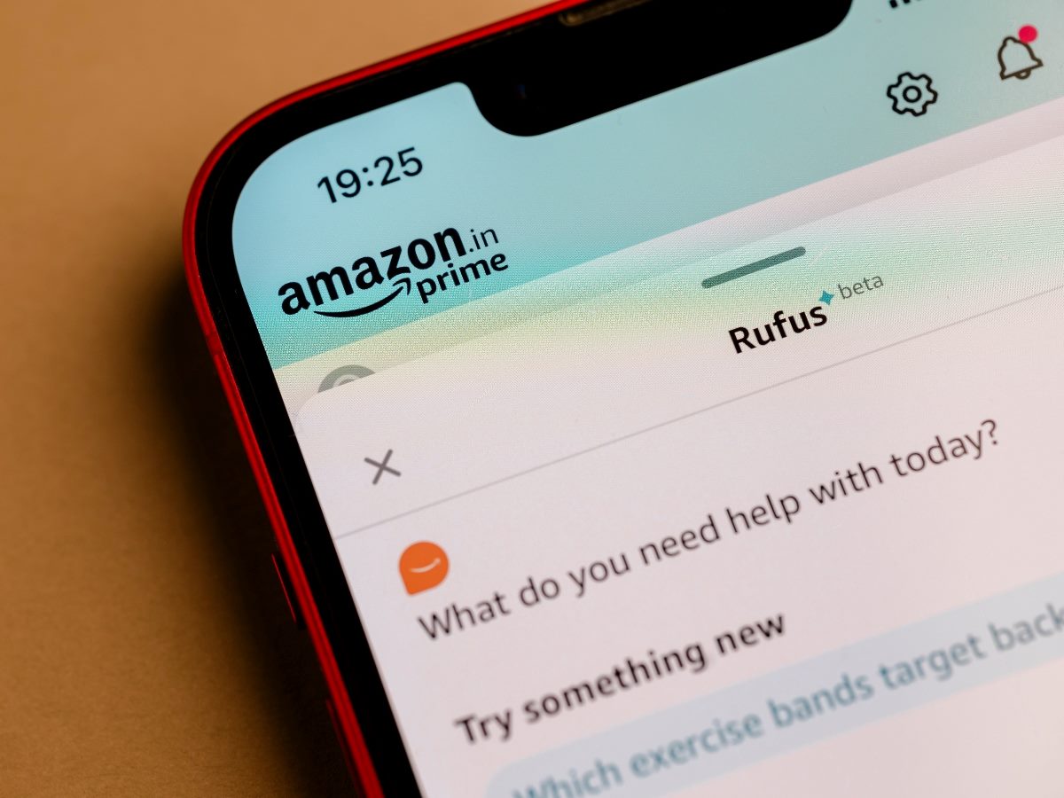 Amazon Rufus chatbot on a mobile phone screen.