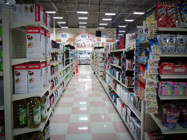 empty aisle in grocery store