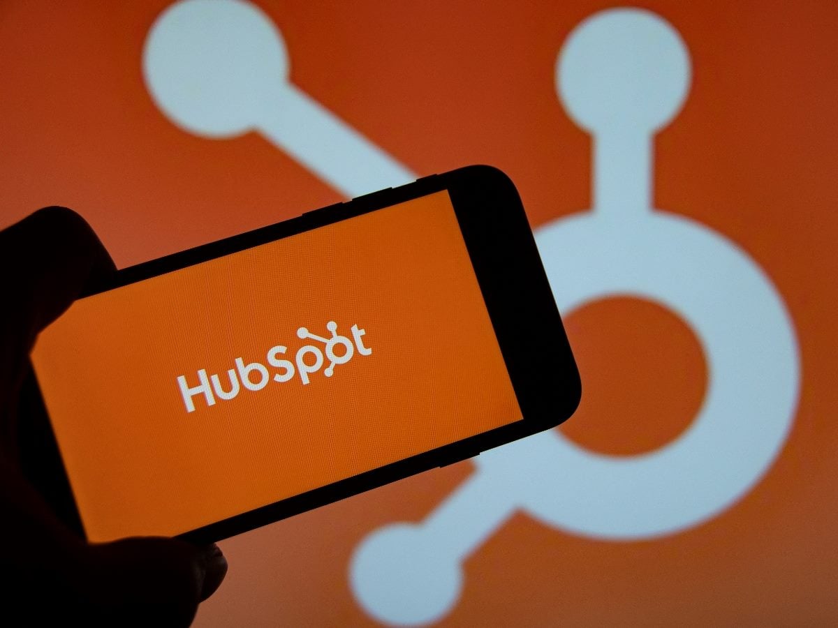 HubSpot Expands AI Agents and AEO Tools