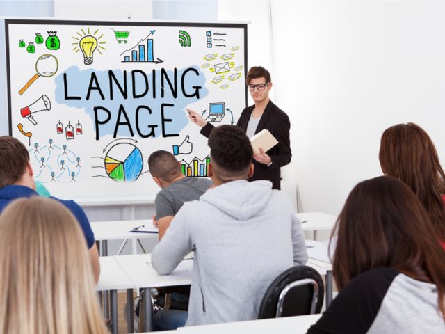 A manager sharing the landing page strategy with the marketing team