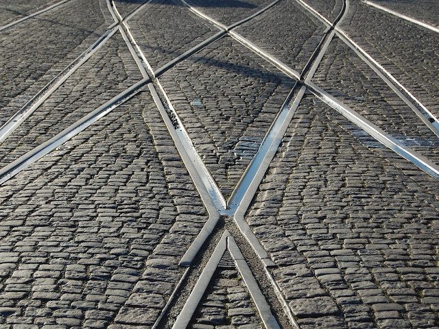 train tracks criss crossing