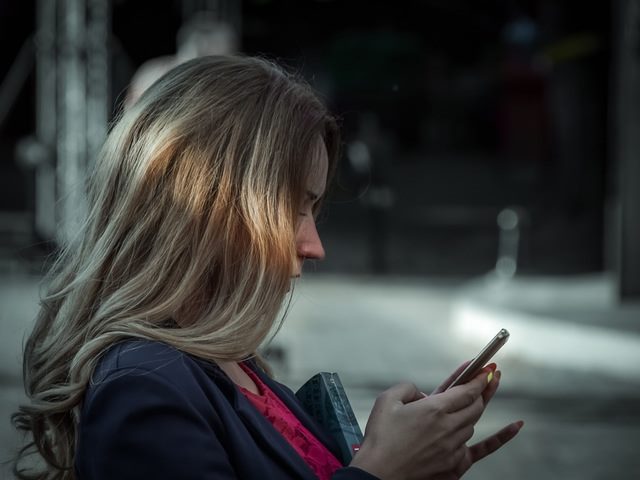 woman shopping with her phone