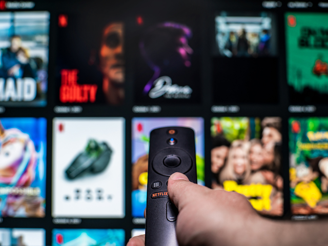 A person scrolling on Netflix