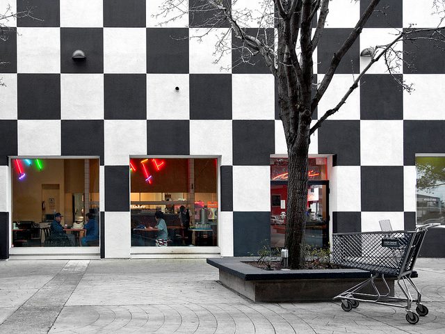 Customer Experience Means the Same Thing Online or Off