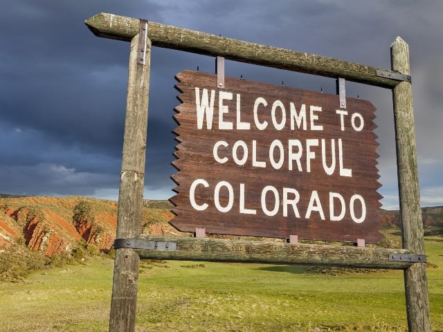 Sign that says, "Welcome to Colorful Colorado"