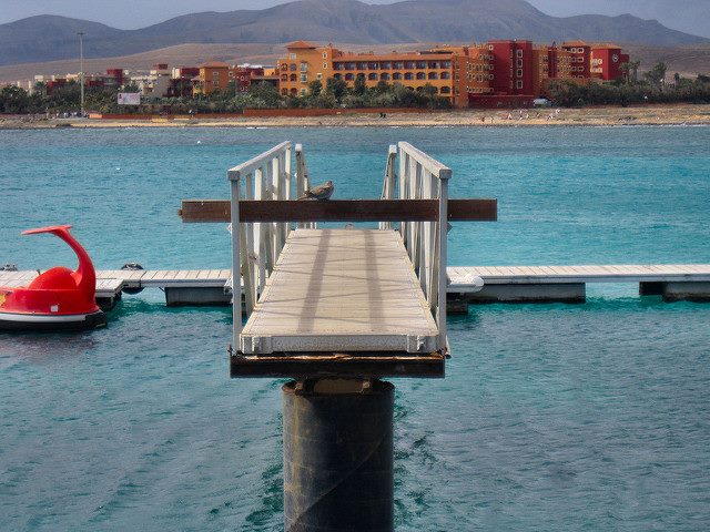 a dock with a missing connection
