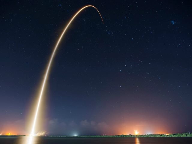 SpaceX lift off