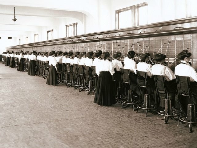 women at old-fashioned call center